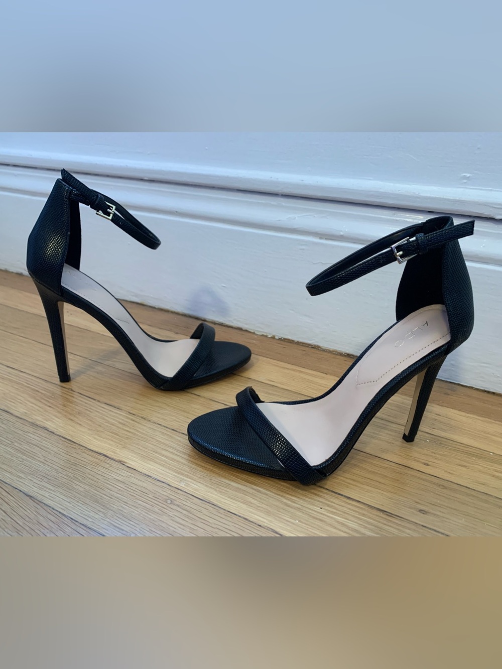 GUC ALDO Hi-Heel Black Women's Ankle Strap Textured Leather Sandals in Size 7.5M - Picture 9 of 15
